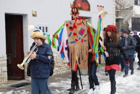 Maškare Kettejeve šole so na pustni torek oživele mestne ulice 19
